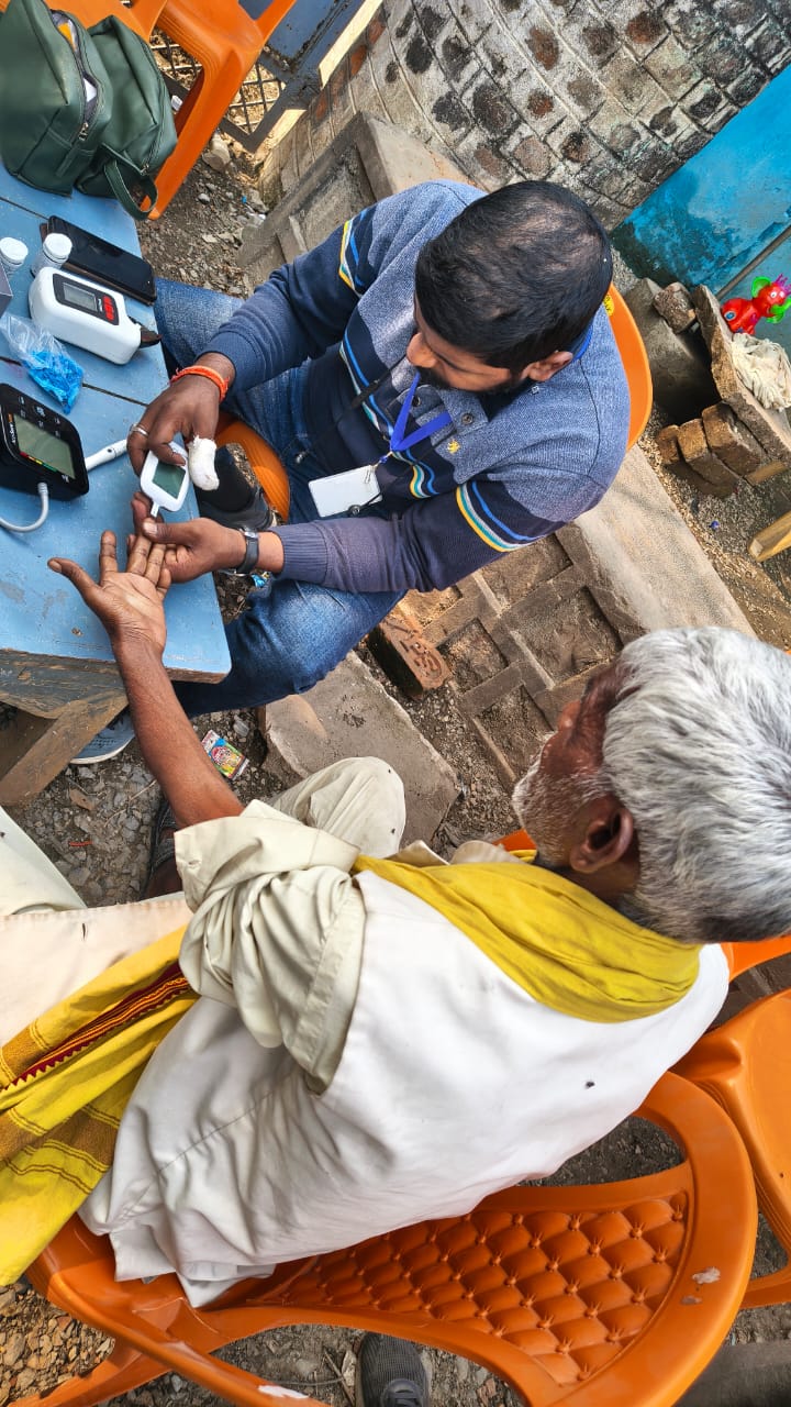 सामुदायिक स्वास्थ्य जांच एवं चिकित्सा सहायता शिविर — Anansha Welfare Society, Varanasi