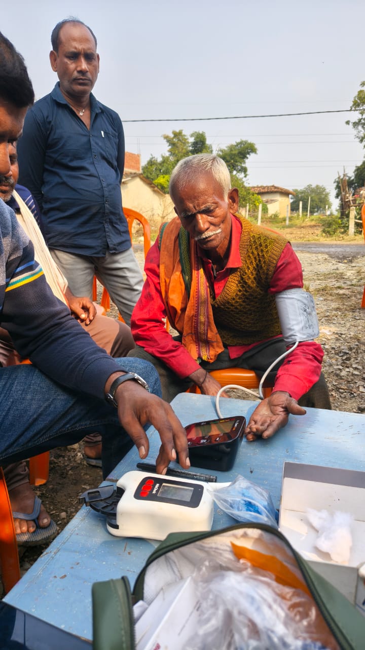 सामुदायिक स्वास्थ्य जांच एवं चिकित्सा सहायता शिविर — Anansha Welfare Society, Varanasi