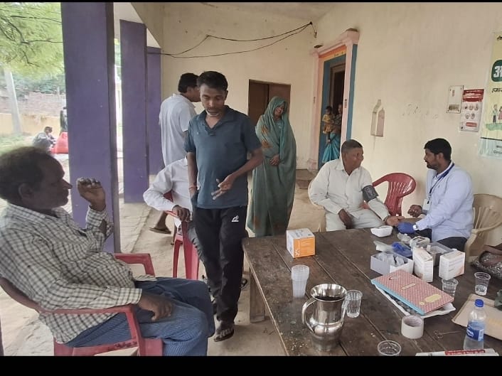 सामुदायिक स्वास्थ्य जांच एवं चिकित्सा सहायता शिविर — Anansha Welfare Society, Varanasi