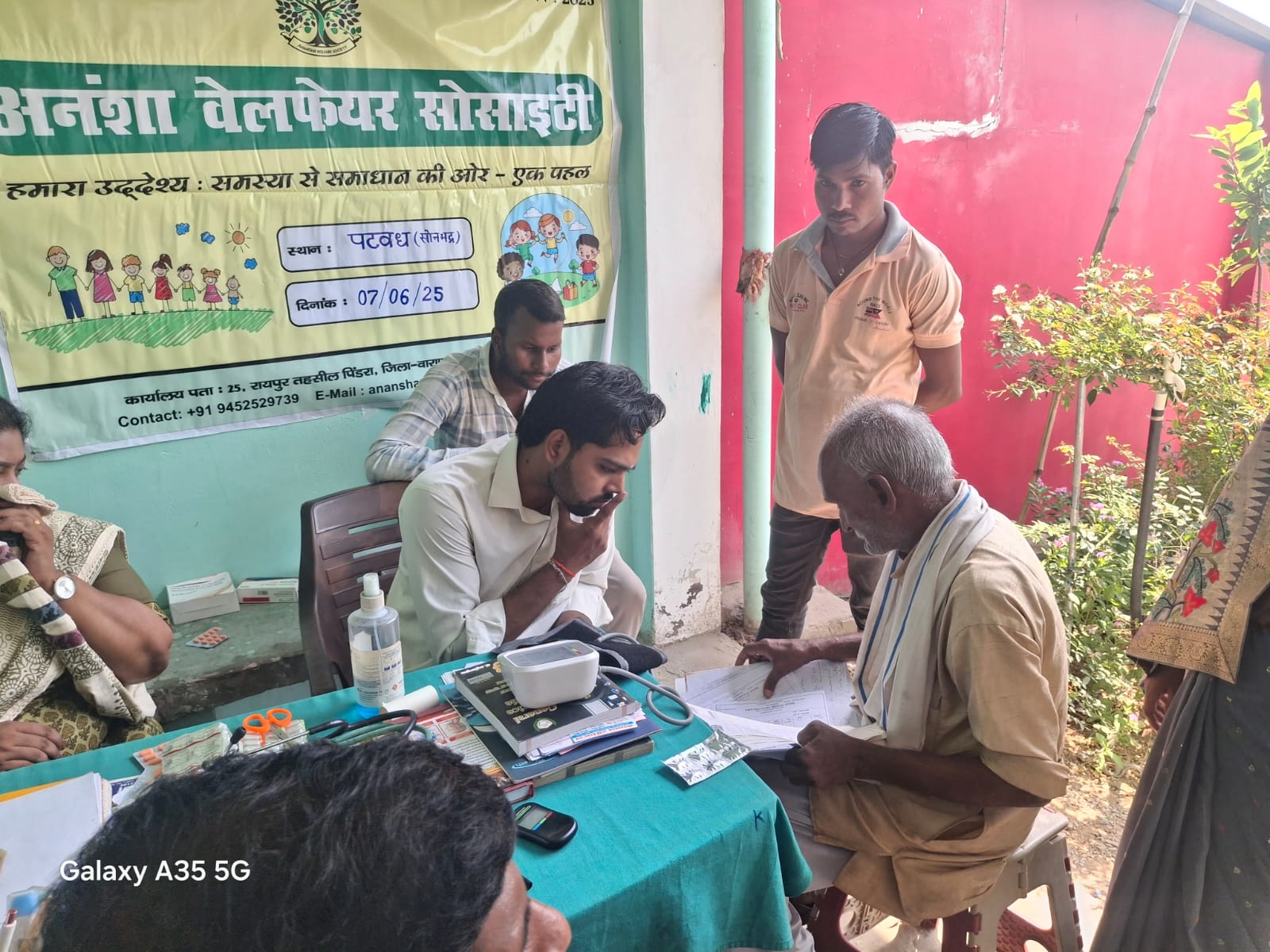 सामुदायिक स्वास्थ्य जांच एवं चिकित्सा सहायता शिविर — Anansha Welfare Society, Varanasi