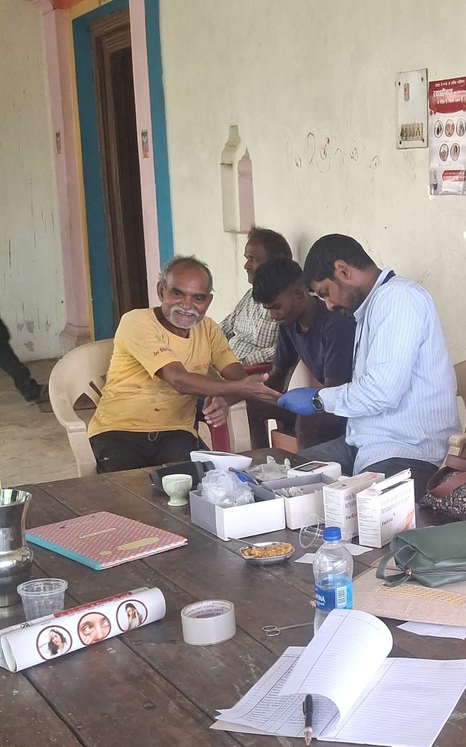 सामुदायिक स्वास्थ्य जांच एवं चिकित्सा सहायता शिविर — Anansha Welfare Society, Varanasi